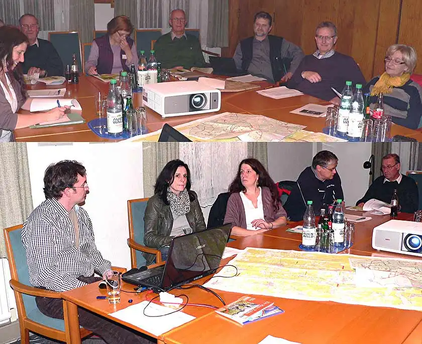 Teilnehmer/innen bei der Projektgruppensitzung
